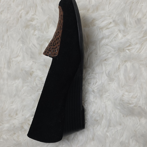Aerosoles -Lovely- Suede Loafers. Size 5 - Picture 10 of 13
